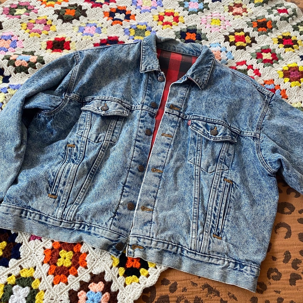 Vintage Levi's Jean Jacket! Lined in Red Plaid Large Men's